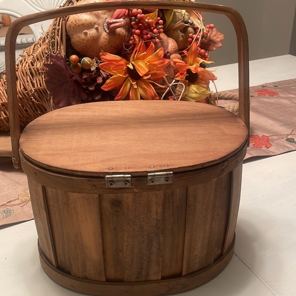 Vintage Sewing Basket Round Wood - Picture 3 of 6